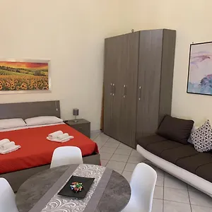centro-storico-napoli-la-casa-di-ciro.hotels-amalfi.com/